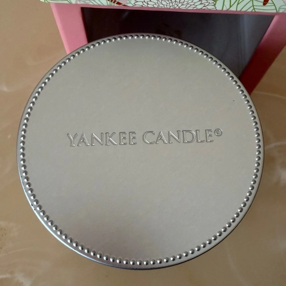 Yankee Candle Bermuda Beach Scented Candle Small Tumbler Pink Floral Gift Box